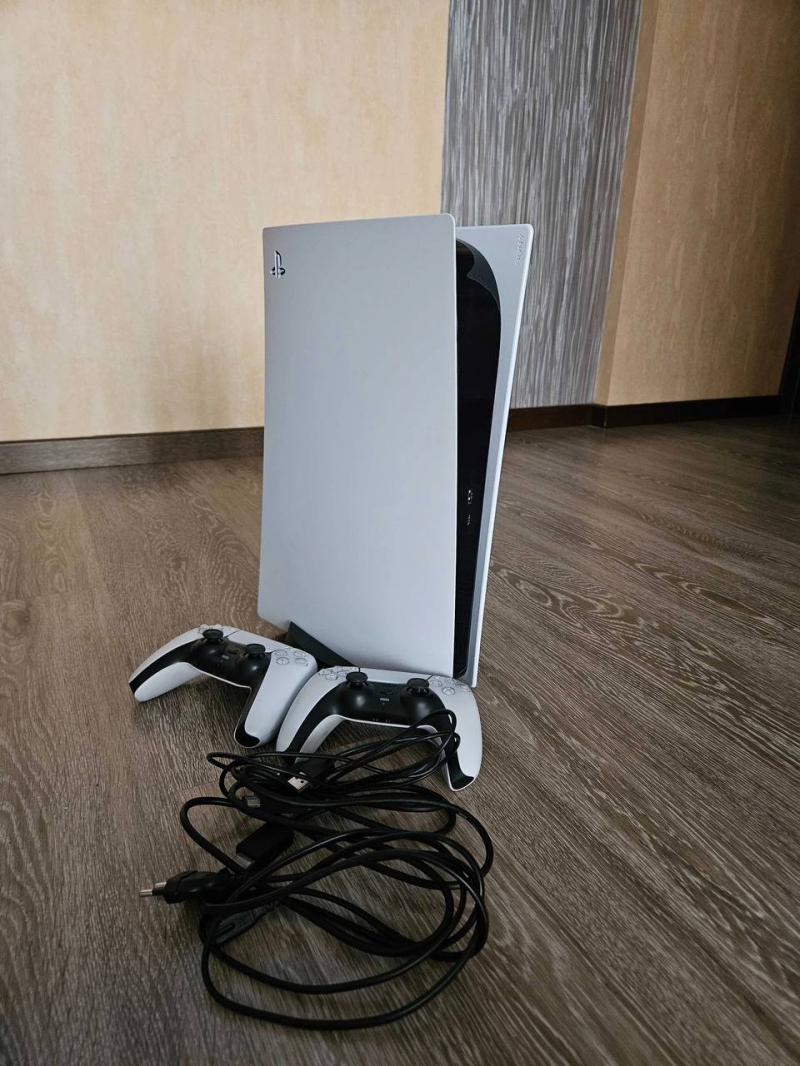 ������ PlayStation 5 PS5 � �������� ��������� � ����� �����������